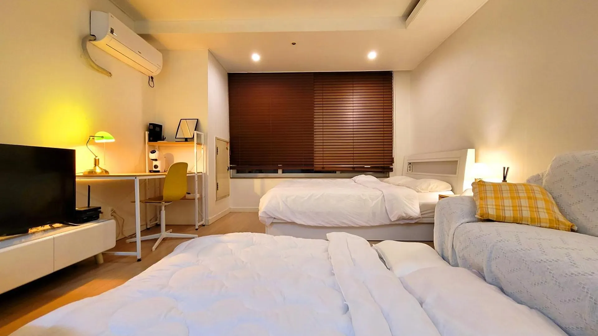 Apartment A Comfortable Gangnam House In The City Center Seoul
